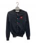 PLAY COMME des GARCONS（プレイコムデギャルソン）の古着「Round Neck Cardigan With Red Emblem Black」｜レッド