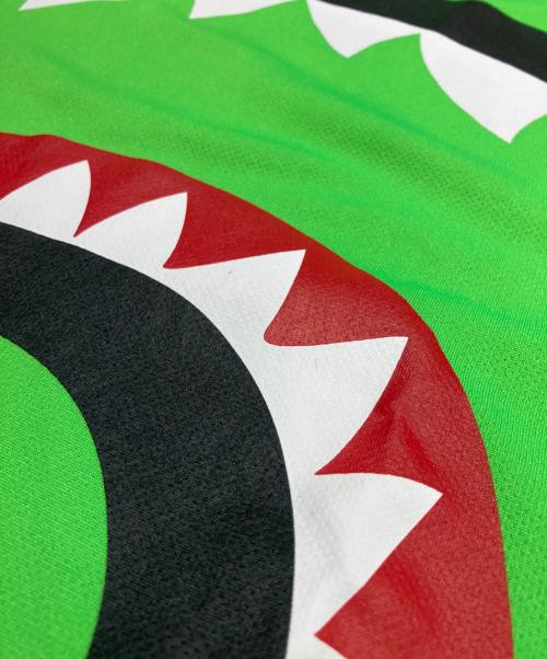 A BATHING APE（ア ベイシング エイプ）A BATHING APE (ア ベイシング エイプ) シャークプリントTシャツ グリーン サイズ:Lの古着・服飾アイテム