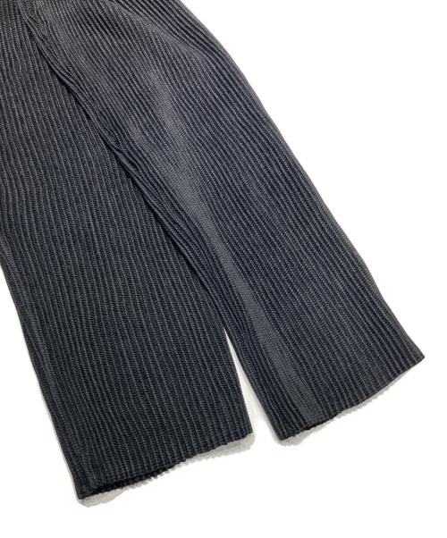 SPECCHIO（スペッチオ）SPECCHIO (スペッチオ) シャトルプリーツ スリムパンツ ブラック サイズ:40 未使用品の古着・服飾アイテム