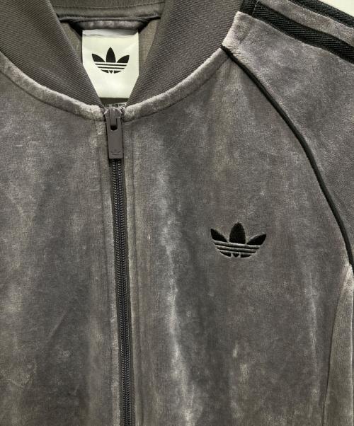 adidas Originals（アディダスオリジナル）adidas originals (アディダスオリジナル) ベロア トラックトップ グレー サイズ:Mの古着・服飾アイテム