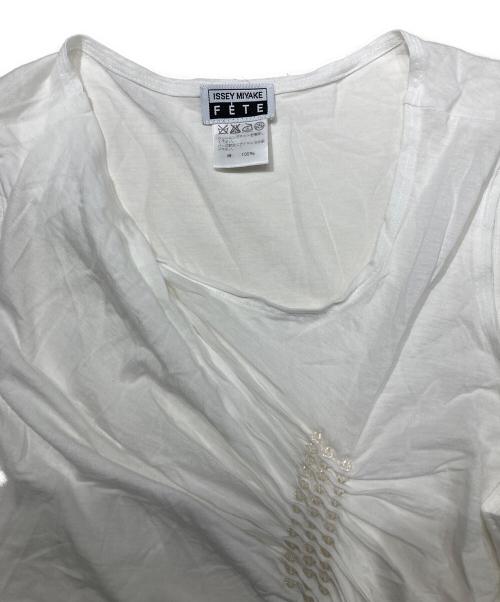 ISSEY MIYAKE FETE（イッセイミヤケフェット）ISSEY MIYAKE FETE (イッセイミヤケフェット) ノースリーブカットソー ホワイト サイズ:Mの古着・服飾アイテム