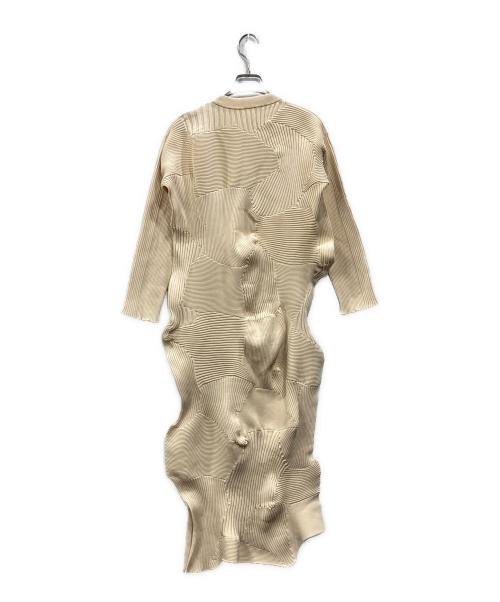 ISSEY MIYAKE（イッセイミヤケ）ISSEY MIYAKE (イッセイミヤケ) KONE KONE Knit Dress アイボリー サイズ:Mの古着・服飾アイテム