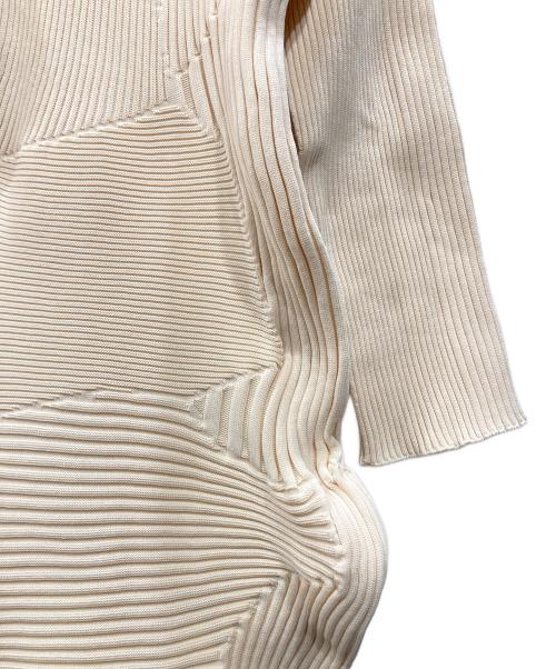 ISSEY MIYAKE（イッセイミヤケ）ISSEY MIYAKE (イッセイミヤケ) KONE KONE Knit Dress アイボリー サイズ:Mの古着・服飾アイテム