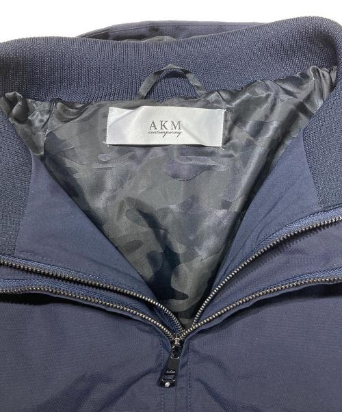 AKM Contemporary（エーケーエムコンテンポラリー）AKM Contemporary (エーケーエムコンテンポラリー) スタンドネック レイヤード ダウンジャケット ネイビー サイズ:Lの古着・服飾アイテム