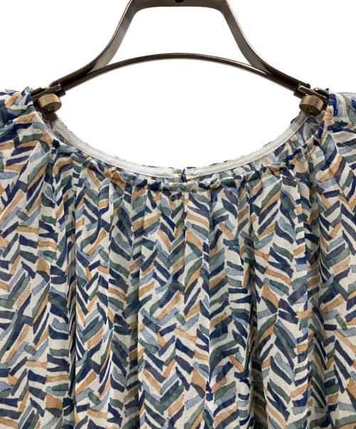 23区（ニジュウサンク）23区 (ニジュウサンク) 洗えるシアーヘリンボーンプリント ブラウス ブルー サイズ:46 未使用品の古着・服飾アイテム
