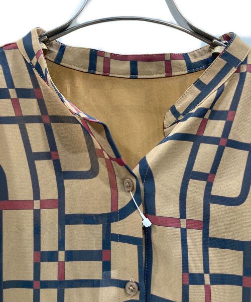 自由区（ジユウク）自由区 (ジユウク) ジオメトリックレトロプリント ブラウス ブラウン サイズ:46 未使用品の古着・服飾アイテム