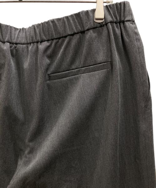 23区（ニジュウサンク）23区 (ニジュウサンク) ドライ2WAYストレッチ ドロスト ワイド パンツ グレー サイズ:50の古着・服飾アイテム