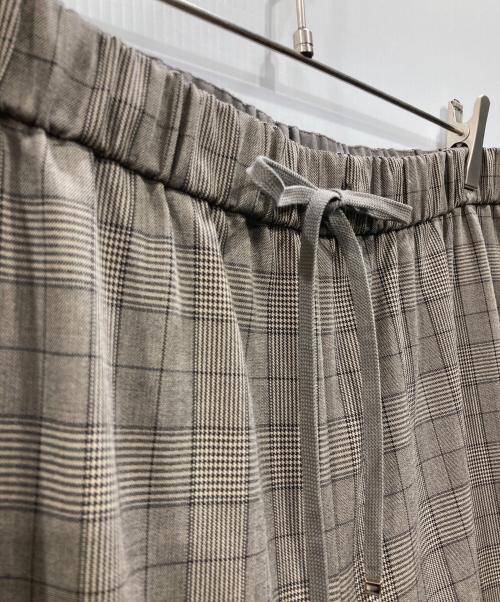 23区（ニジュウサンク）23区 (ニジュウサンク) ドライ2WAYストレッチ チェック ワイド パンツ グレー サイズ:50の古着・服飾アイテム