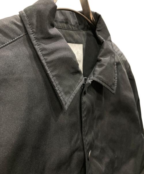 WHITE MOUNTAINEERING（ホワイトマウンテ二アニング）WHITE MOUNTAINEERING (ホワイトマウンテ二アニング) WINDSTOPPER CROSS STITCH COACH JACKET ブラック サイズ:2の古着・服飾アイテム