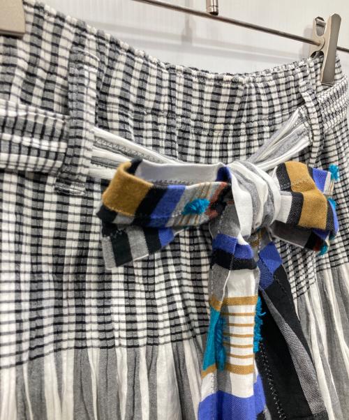 me ISSEY MIYAKE（ミーイッセイ ミヤケ）me ISSEY MIYAKE (ミーイッセイ ミヤケ) チェックプリーツスカート グレー サイズ:Fの古着・服飾アイテム