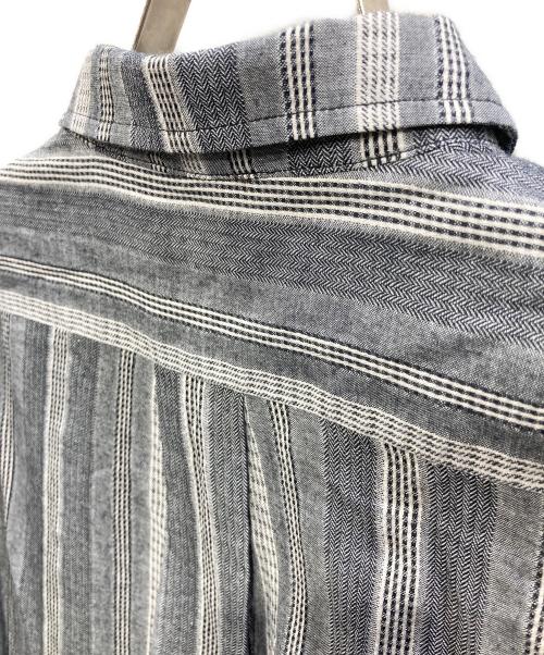 GRANDMA MAMA DAUGHTER（グランマママドーター）GRANDMA MAMA DAUGHTER (グランマママドーター) ストライプシャツ グレーの古着・服飾アイテム