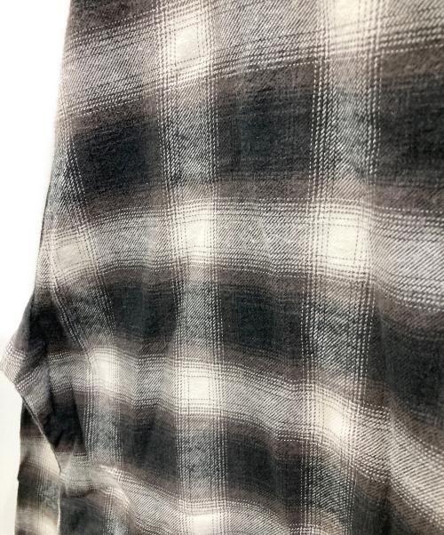 F.C.R.B.（エフシーレアルブリストル）F.C.R.B. (エフシーレアルブリストル) FLANNEL BIG LOGO BAGGY SHIRT グレー サイズ:Mの古着・服飾アイテム