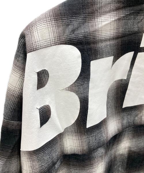 F.C.R.B.（エフシーレアルブリストル）F.C.R.B. (エフシーレアルブリストル) FLANNEL BIG LOGO BAGGY SHIRT グレー サイズ:Mの古着・服飾アイテム