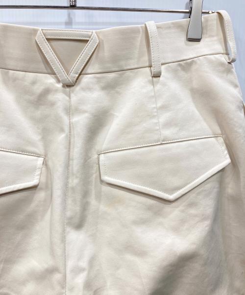 BOTTEGA VENETA（ボッテガベネタ）BOTTEGA VENETA (ボッテガベネタ) タックワイドショートパンツ アイボリー サイズ:38の古着・服飾アイテム