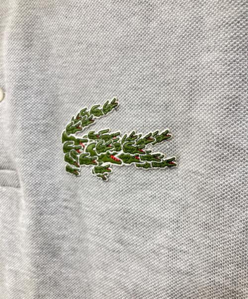 LACOSTE（ラコステ）LACOSTE (ラコステ) マルチワニロゴパッチロングスリーブポロ グレー サイズ:5の古着・服飾アイテム