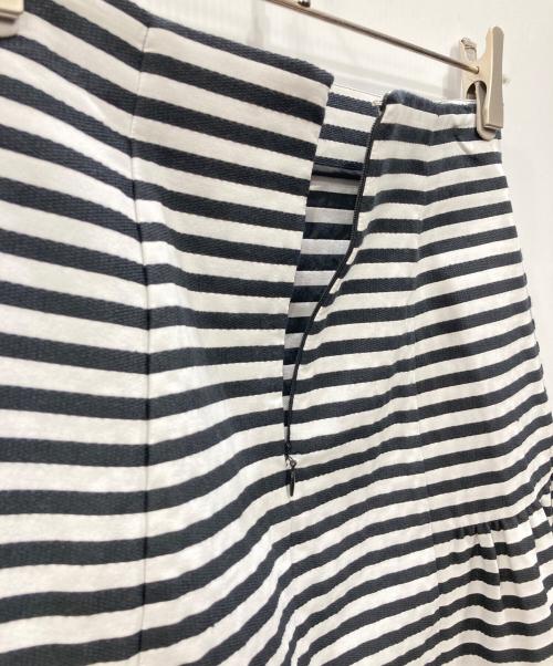 BORDERS at BALCONY（ボーダーズアットバルコニー）BORDERS AT BALCONY (ボーダーズアットバルコニー) BORDER FLARE SKIRT ホワイト×ブラック サイズ:38の古着・服飾アイテム