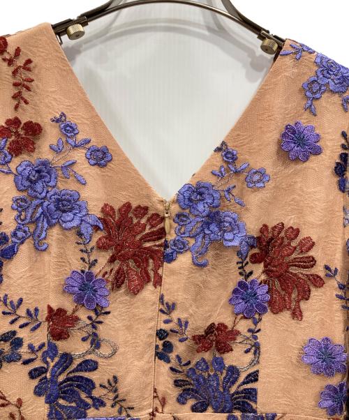 GRACE CONTINENTAL（グレースコンチネンタル）GRACE CONTINENTAL (グレースコンチネンタル) レース刺繍ワンピース ベージュ サイズ:38の古着・服飾アイテム