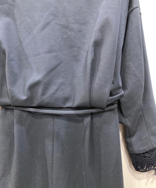 Mame Kurogouchi（マメクロゴウチ）mame kurogouchi (マメクロゴウチ) 別注 Double Jersey Embroidery Cuffs V-Neck Dress MM2 ネイビー サイズ:1の古着・服飾アイテム