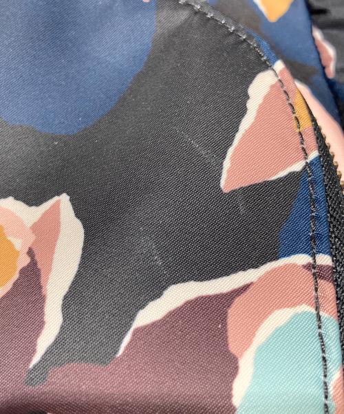 Kate Spade（ケイトスペード）Kate Spade (ケイトスペード) ペーパーローズ柄リュック ネイビーの古着・服飾アイテム