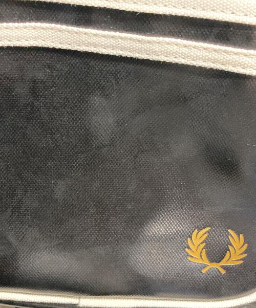 FRED PERRY（フレッドペリー）FRED PERRY (フレッドペリー) ショルダーバッグ ブラックの古着・服飾アイテム