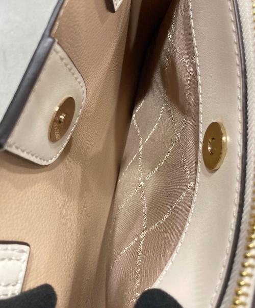 MICHAEL KORS（マイケルコース）MICHAEL KORS (マイケルコース) エミリア レザー スモール サッチェル アイボリーの古着・服飾アイテム