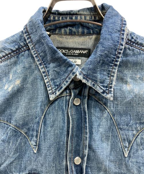 DOLCE & GABBANA（ドルチェ＆ガッバーナ）DOLCE & GABBANA (ドルチェ＆ガッバーナ) ダメージ加工デニムウエスタンシャツ ブルー サイズ:15　1／2－40の古着・服飾アイテム