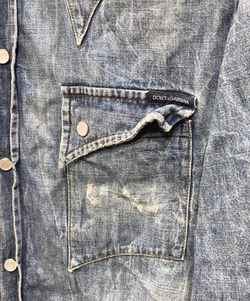DOLCE & GABBANA（ドルチェ＆ガッバーナ）DOLCE & GABBANA (ドルチェ＆ガッバーナ) ダメージ加工デニムウエスタンシャツ ブルー サイズ:15　1／2－40の古着・服飾アイテム