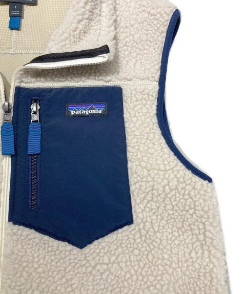 Patagonia（パタゴニア）Patagonia (パタゴニア) M's Classic Retro-X Vest（メンズクラシックレトロエックスベスト） アイボリー×ネイビー サイズ:SIZE Sの古着・服飾アイテム