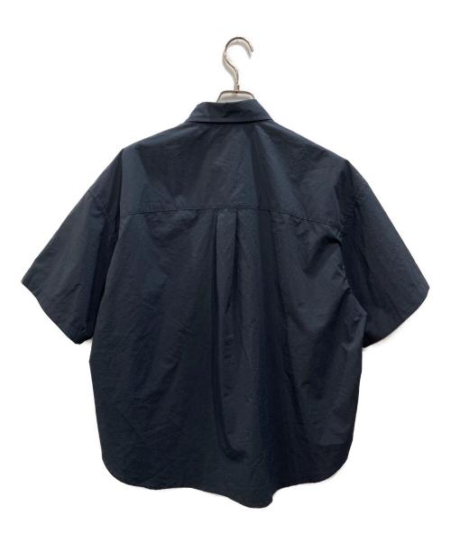 is-ness（イズネス）is-ness (イズネス) BAMBOO SHOOTS (バンブーシュート) 別注 Short Sleeve Seersucker Work Shirt ネイビー サイズ:Mの古着・服飾アイテム