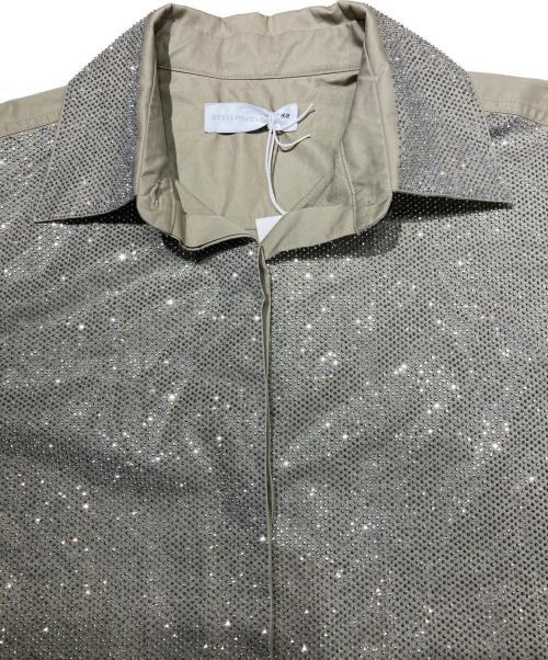 H&M（エイチアンドエム）H&M (エイチアンドエム) STELLA McCARTNEY (ステラマッカートニー) エンベリッシュド オーバーサイズシャツ ベージュ サイズ:M 未使用品の古着・服飾アイテム