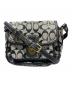 COACH（コーチ）の古着「シグネチャー ターンロックショルダーバッグ」｜ベージュブラック