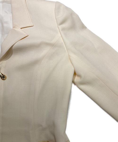 LEONARD FASHION（レオナールファッション）LEONARD FASHION (レオナールファッション) ジャケット・スカートセットアップ アイボリー サイズ:9ARの古着・服飾アイテム