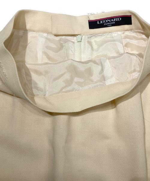 LEONARD FASHION（レオナールファッション）LEONARD FASHION (レオナールファッション) ジャケット・スカートセットアップ アイボリー サイズ:9ARの古着・服飾アイテム