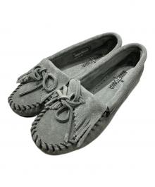 MINNETONKA（ミネトンカ）の古着「KILTY SUEDE」｜グレー