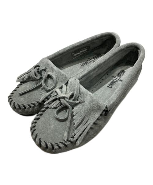 MINNETONKA（ミネトンカ）MINNETONKA (ミネトンカ) KILTY SUEDE グレー サイズ:5の古着・服飾アイテム