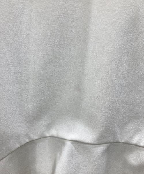 ADORE（アドーア）ADORE (アドーア) ラッフルフリルトップス ホワイト サイズ:SIZE 38の古着・服飾アイテム