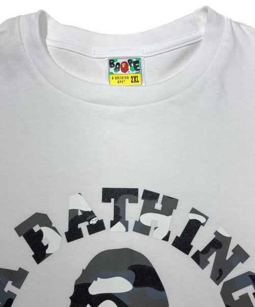 A BATHING APE（アベイシングエイプ）A BATHING APE (アベイシングエイプ) CITY CAMO COLLEGE TEE ホワイト サイズ:2XLの古着・服飾アイテム