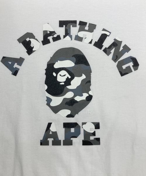 A BATHING APE（アベイシングエイプ）A BATHING APE (アベイシングエイプ) CITY CAMO COLLEGE TEE ホワイト サイズ:2XLの古着・服飾アイテム