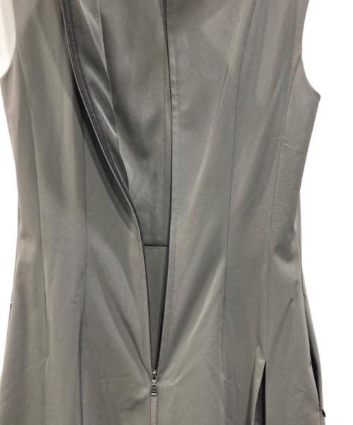 FOXEY NEWYORK（フォクシーニューヨーク）FOXEY NEWYORK (フォクシーニューヨーク) ノースリーブワンピース グレー サイズ:38の古着・服飾アイテム