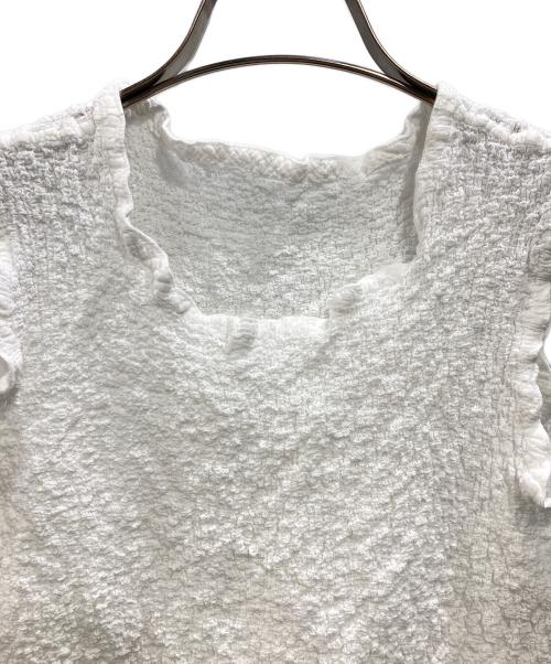 me ISSEY MIYAKE（ミーイッセイ ミヤケ）me ISSEY MIYAKE (ミーイッセイ ミヤケ) 26SS CAULIFLOWER ノースリーブトップス ホワイト サイズ:freeの古着・服飾アイテム