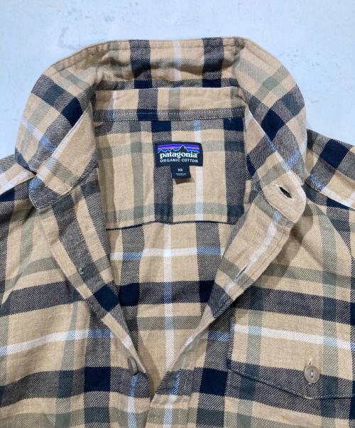 Patagonia（パタゴニア）Patagonia (パタゴニア) ライトウェイト フィヨルド フランネル シャツ ベージュ サイズ:XSの古着・服飾アイテム