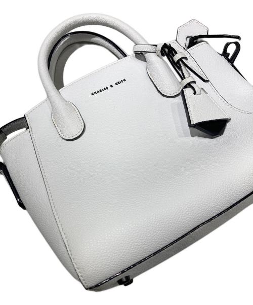 CHARLES & KEITH（チャールズアンドキース）CHARLES & KEITH (チャールズアンドキース) クラシック ダブルトップハンドルバッグ ホワイトの古着・服飾アイテム