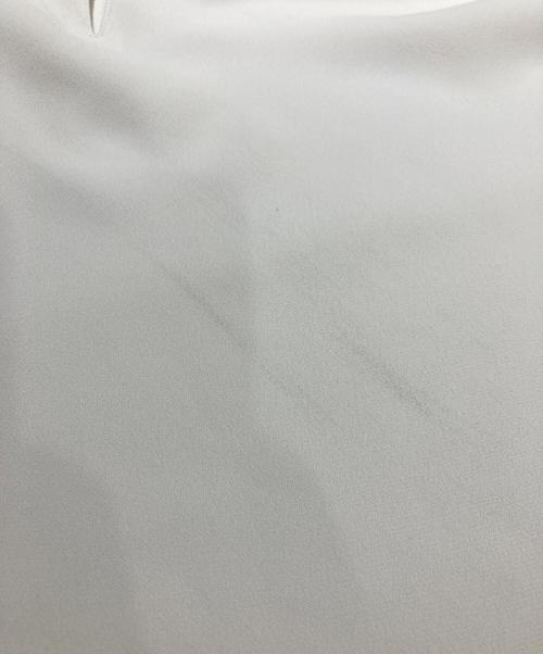 23区（ニジュウサンク）23区 (ニジュウサンク) ストレッチジョーゼット ケープデザイン カットソー アイボリー サイズ:SIZE 46の古着・服飾アイテム