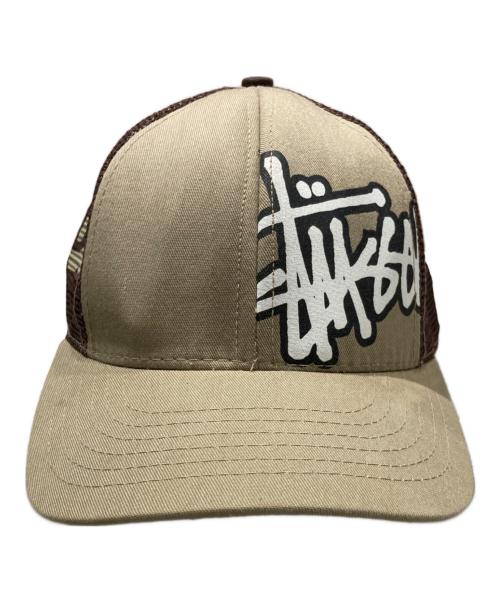 stussy（ステューシー）stussy (ステューシー) オールドロゴプリントメッシュキャップ ベージュ サイズ:SIZE MLの古着・服飾アイテム