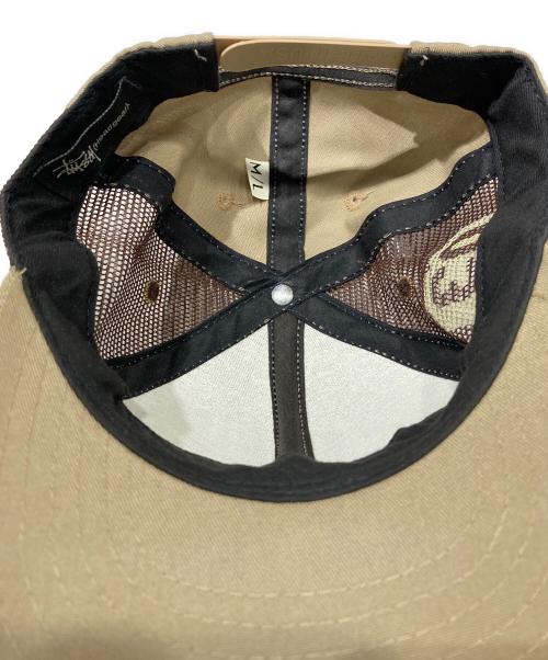 stussy（ステューシー）stussy (ステューシー) オールドロゴプリントメッシュキャップ ベージュ サイズ:SIZE MLの古着・服飾アイテム