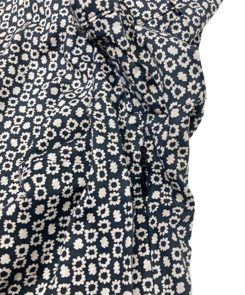 BURBERRY LONDON（バーバリーロンドン）BURBERRY LONDON (バーバリーロンドン) デイジープリントワンピース ブラック×ベージュ サイズ:40の古着・服飾アイテム