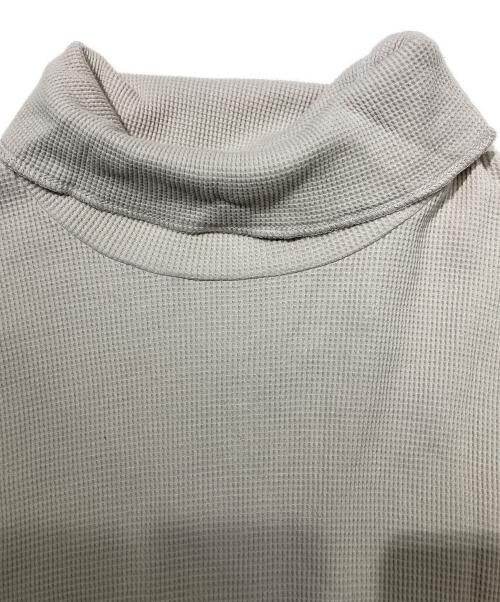 ANCELLM（アンセルム）ANCELLM (アンセルム) DAMAGE WAFFLE HI-NECK LS T-SHIRT ベージュ サイズ:2の古着・服飾アイテム