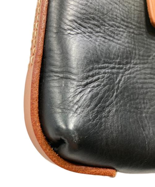 genten（ゲンテン）genten (ゲンテン) サドルベルト ヌオーバ 縦型コンパクトショルダーバッグ ブラウン×ブラックの古着・服飾アイテム