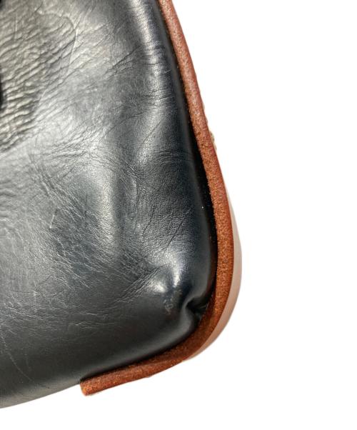 genten（ゲンテン）genten (ゲンテン) サドルベルト ヌオーバ 縦型コンパクトショルダーバッグ ブラウン×ブラックの古着・服飾アイテム