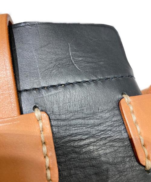 genten（ゲンテン）genten (ゲンテン) サドルベルト ヌオーバ 縦型コンパクトショルダーバッグ ブラウン×ブラックの古着・服飾アイテム
